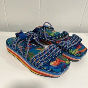 Farm Rio Blue Macaw Rainbow Strappy Platform Sandal Tropical Size 10